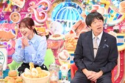 左から指原莉乃、蛍原徹。 (c)テレビ朝日
