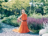 乙葉ミュージックフォトブック「silver lining」より。