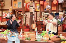 左から加藤浩次（極楽とんぼ）、岡崎体育。(c)TBS