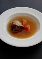 「食べた人が笑顔になる それが最高の喜び 幸せの料理帖」より、オックステールスープ。