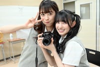 フォトコンテストに挑む小泉遥香と菅田愛貴。