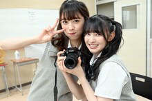 フォトコンテストに挑む小泉遥香と菅田愛貴。