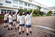 生徒との別れを惜しむ超ときめき♡宣伝部。