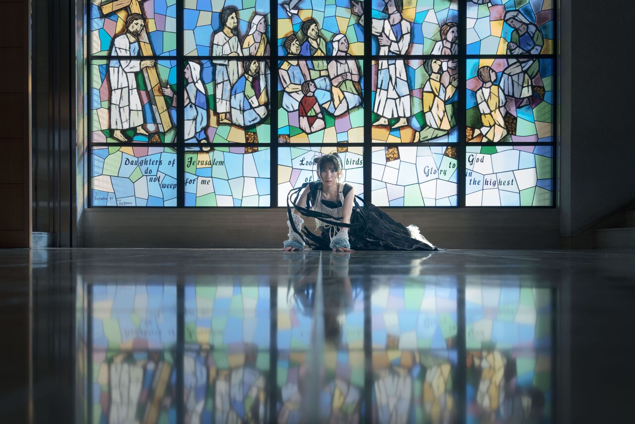 春ねむり、新曲ビジュアライザーで燃え盛る炎を背に呼びかける