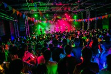OCHA NORMAによるライブの様子。