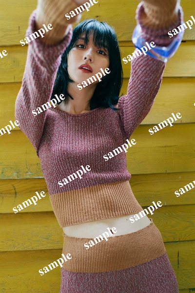 土生瑞穂「Destination」紀伊國屋書店限定特典ポストカード サンプル（撮影：三瓶康友）