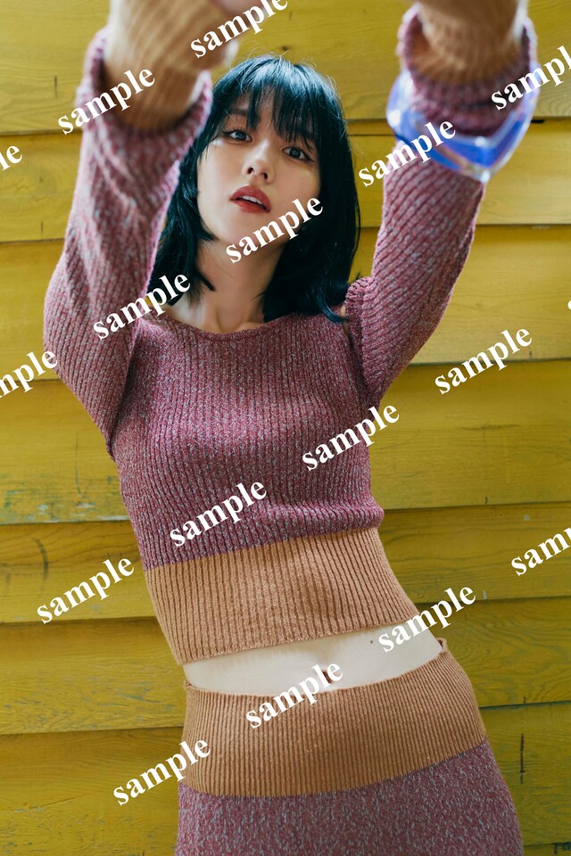 土生瑞穂「Destination」紀伊國屋書店限定特典ポストカード サンプル（撮影：三瓶康友）