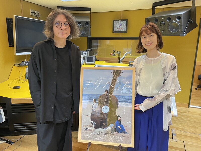 左から岩井俊二、田中麻希。