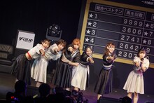 「豆柴の大群のザ・ベスト10～10曲当てるまで帰れません～」の様子。