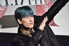 尻相撲対決で優勝した金城碧海（JO1）。