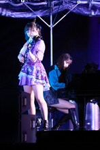 有澤一華（Juice=Juice）と小林萌花（BEYOOOOONDS）。