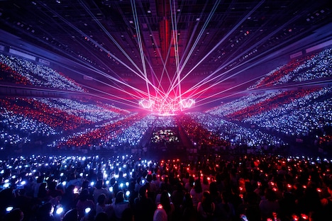 「SHINee WORLD VI [PERFECT ILLUMINATION]」埼玉・さいたまスーパーアリーナ公演より。（撮影：田中聖太郎写真事務所）