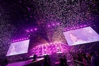 「SHINee WORLD VI [PERFECT ILLUMINATION]」埼玉・さいたまスーパーアリーナ公演より。（撮影：田中聖太郎写真事務所）