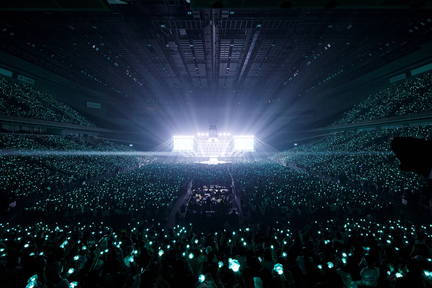 「SHINee WORLD VI [PERFECT ILLUMINATION]」埼玉・さいたまスーパーアリーナ公演より。（撮影：田中聖太郎写真事務所）