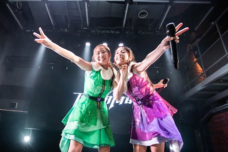 都内某所。左からイズキ、キノ。（Photo by TAMA［LiveYou］）