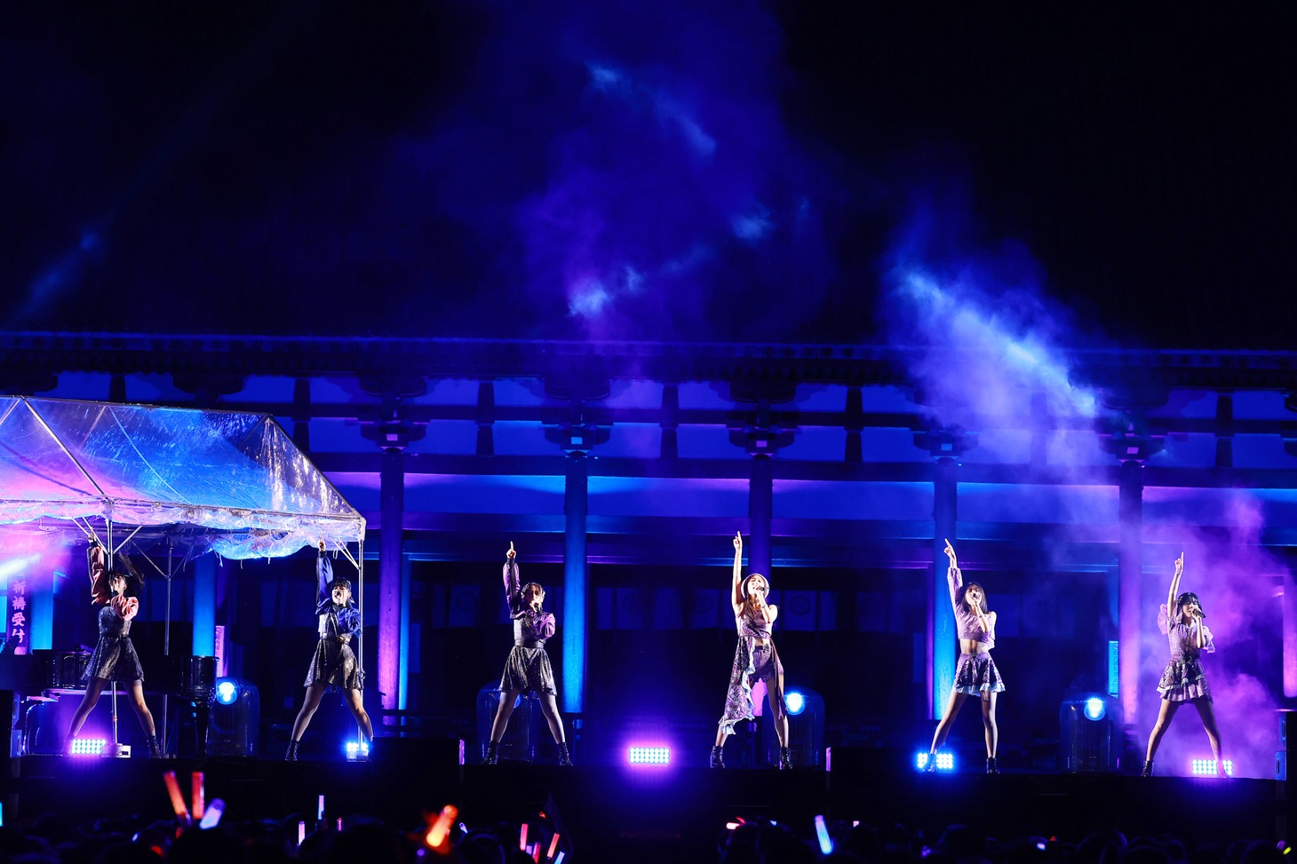 メンバーをシャッフルしたライブパートの様子。