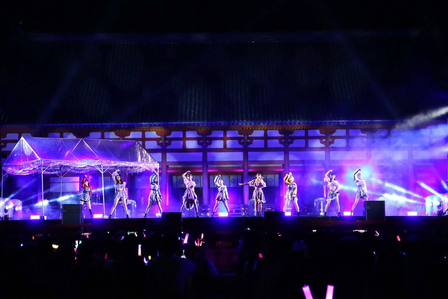 メンバーをシャッフルしたライブパートの様子。