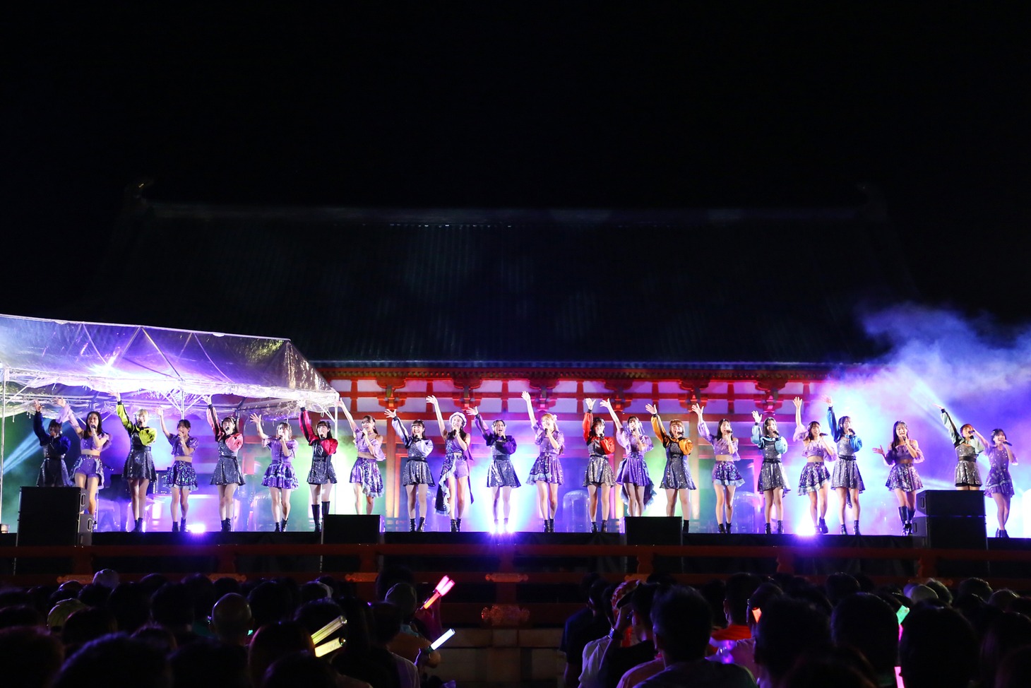 Juice=JuiceとBEYOOOOONDSが出演した「平安神宮 月音夜 ～京都名月コンサート2023～」の様子。