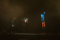 くまモンを見て喜ぶ星街すいせい。（Photo by TOYOHIRO MATSUSHIMA）