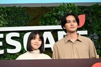 左から岸井ゆきの、北村匠海（DISH//）。