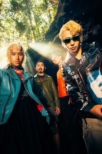 Paleduskのアーティスト写真。左から2番目が新メンバーのBOB（Dr）。