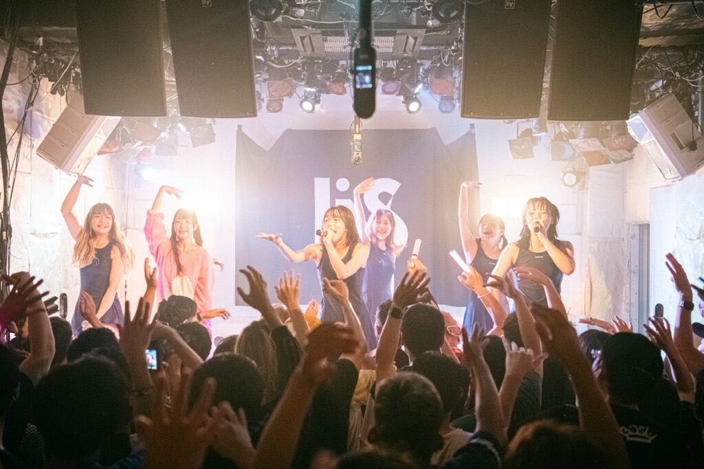 LiVS「Not Loss,But Free Live」より。
