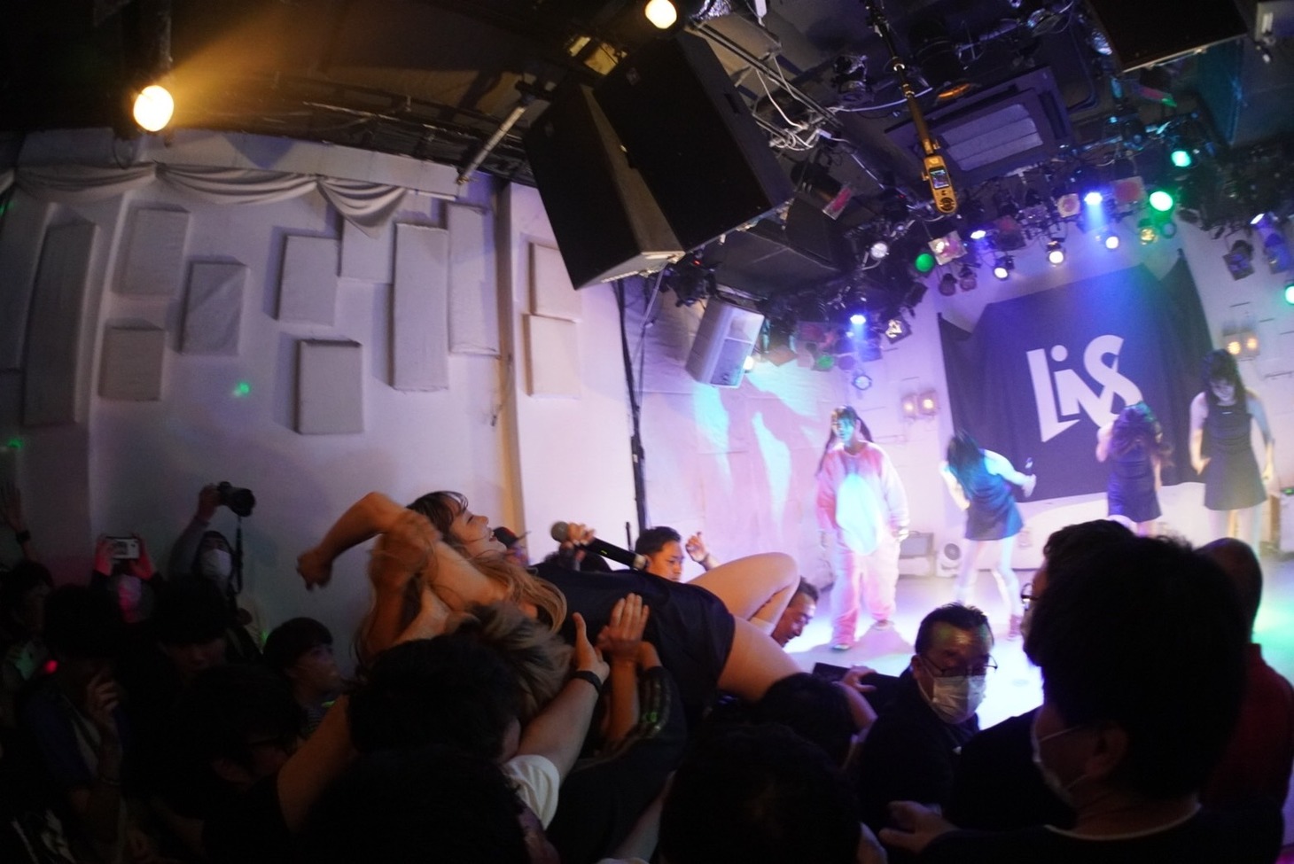 LiVS「Not Loss,But Free Live」より。