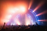 「milet live tour "5AM" 2023」フェスティバルホール公演の様子。（撮影：桃子）