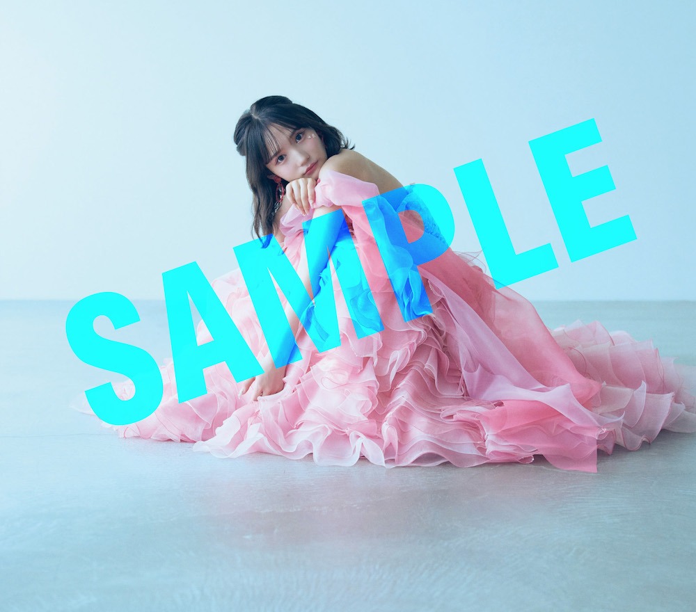 矢作萌夏「spilt milk」初回限定盤付属のフォトブックより。