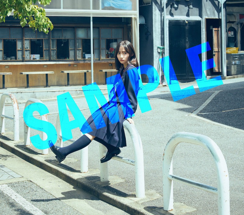 矢作萌夏「spilt milk」初回限定盤付属のフォトブックより。