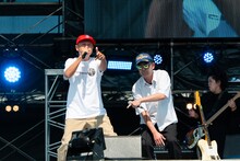 左からBose（スチャダラパー）、向井秀徳（Vo, G, Key / ZAZEN BOYS）。（Photo by TOYOHIRO MATSUSHIMA）