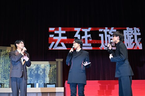 観客を煽る戸塚純貴にツッコむ北村匠海（DISH//）と永瀬廉（King & Prince）。