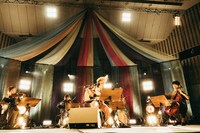 ハナレグミ「Faraway so close」東京・日比谷公園大音楽堂（日比谷野音）公演の様子。（Photo by RYO MITAMURA）
