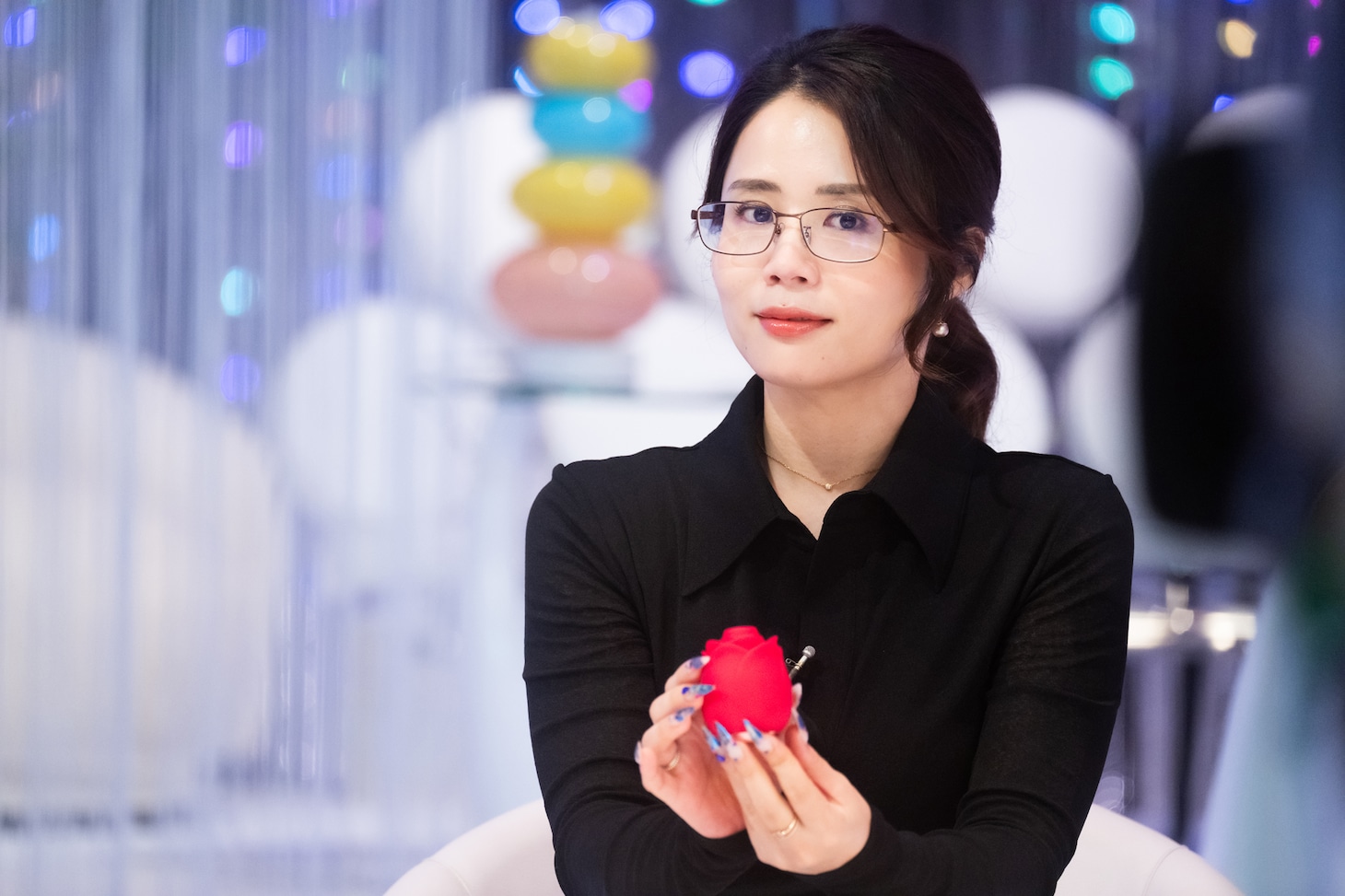 鈴木涼美 (c)NHK