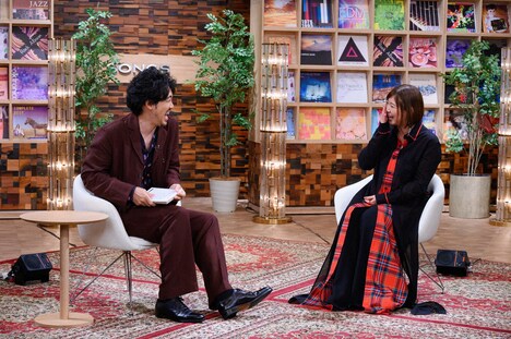 左から大泉洋、絢香。（写真提供：NHK）