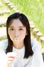 高雄さやか（STU48）の1st写真集「君だけのもの」セブンネットショッピング限定版表紙（撮影：細居幸次郎）(c)SQUARE ENIX