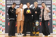 「2023-24 V.LEAGUE DIVISION1 WOMEN開幕記者会見」に参加したDOBERMAN INFINITY。