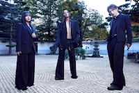 女王蜂ニューシングル「01」カップリングは「02」