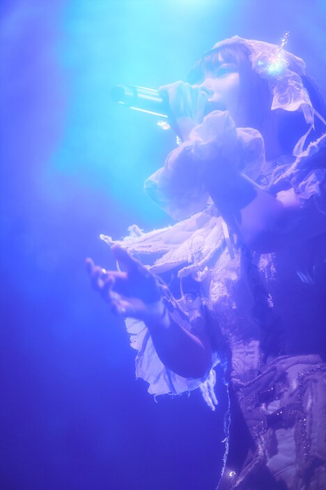 ano（撮影：鳥居洋介）