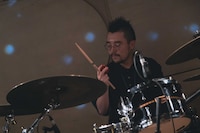 岩方ロクロー（Dr）（撮影：廣田達也）