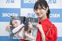 お気に入りカットを紹介する宇咲。