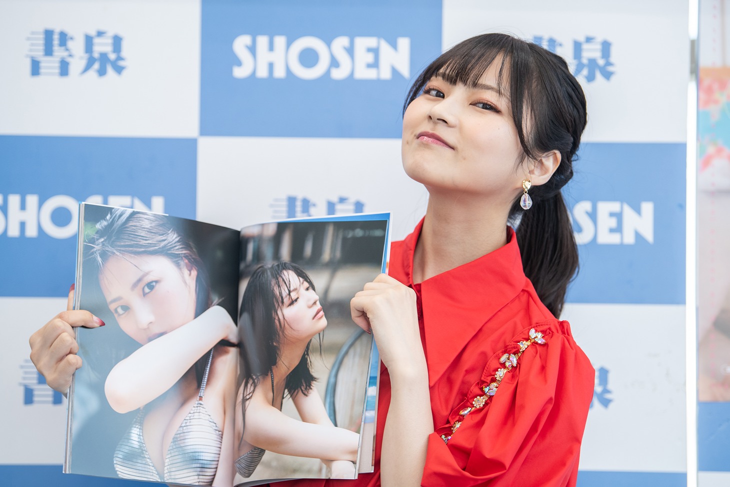 お気に入りカットの表情に寄せる宇咲。