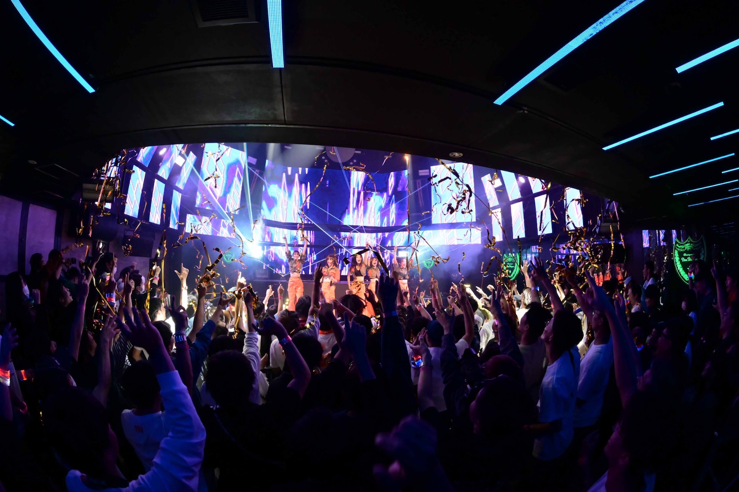 「ExWHYZ presents HOW HIGH? RELEASE PARTY!!!!!」の様子。（写真提供：EMI Records）