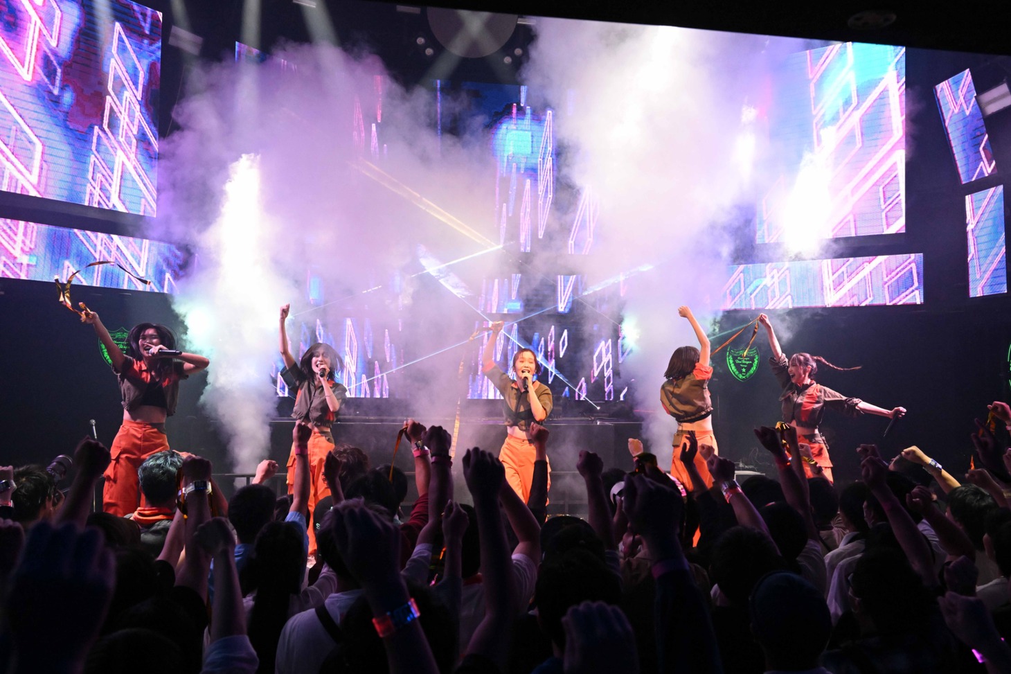 ExWHYZ（写真提供：EMI Records）