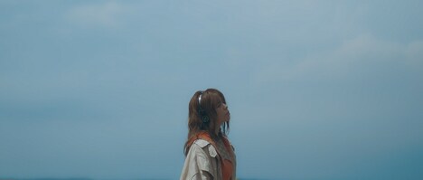 大比良瑞希「1000 Lovesongs I Don't Like」ミュージックビデオより。