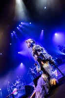 大森靖子（Vo, G）と山之口理香子（Dance）。（Photo by Masayo）