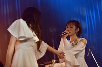 汐崎初音（手前）と川井わか（奥）。