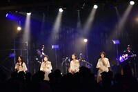 “luxury”セットでパフォーマンスするNUANCE。