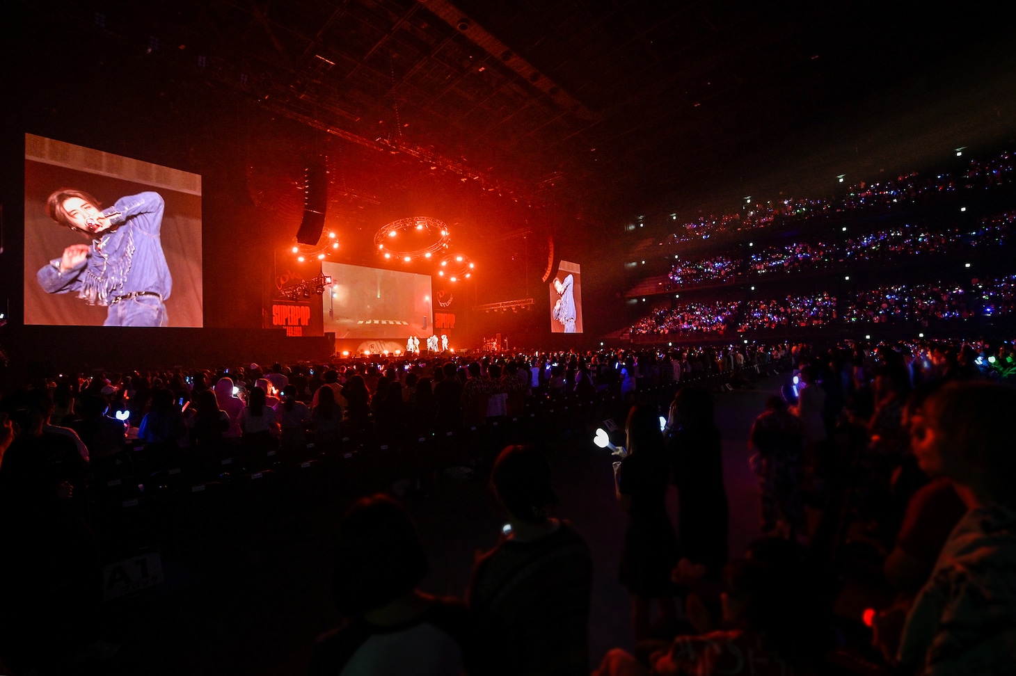 BOYNEXTDOORのライブの様子。