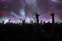 Mrs. GREEN APPLEのライブの様子。